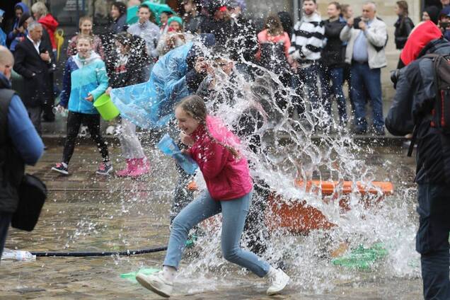 'Поливальный понедельник' 2019: как отмечают в разных городах Украины