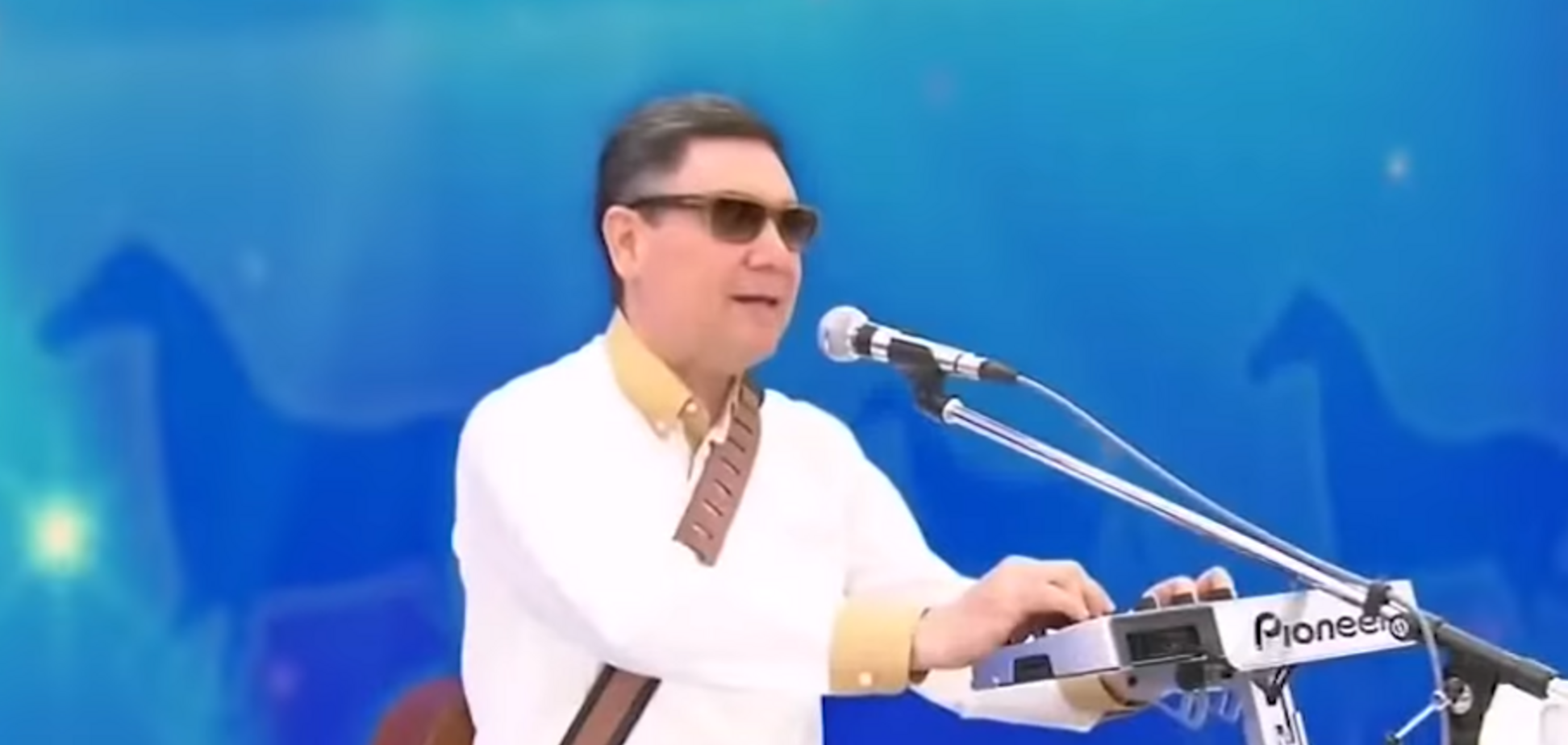 'Хватит страну кошмарить!' Президент Туркменистана вызвал гнев рэпом про коня