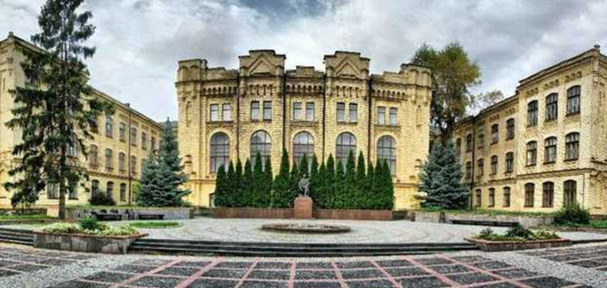 Країна потужного інтелекту чи територія гарних сідниць?