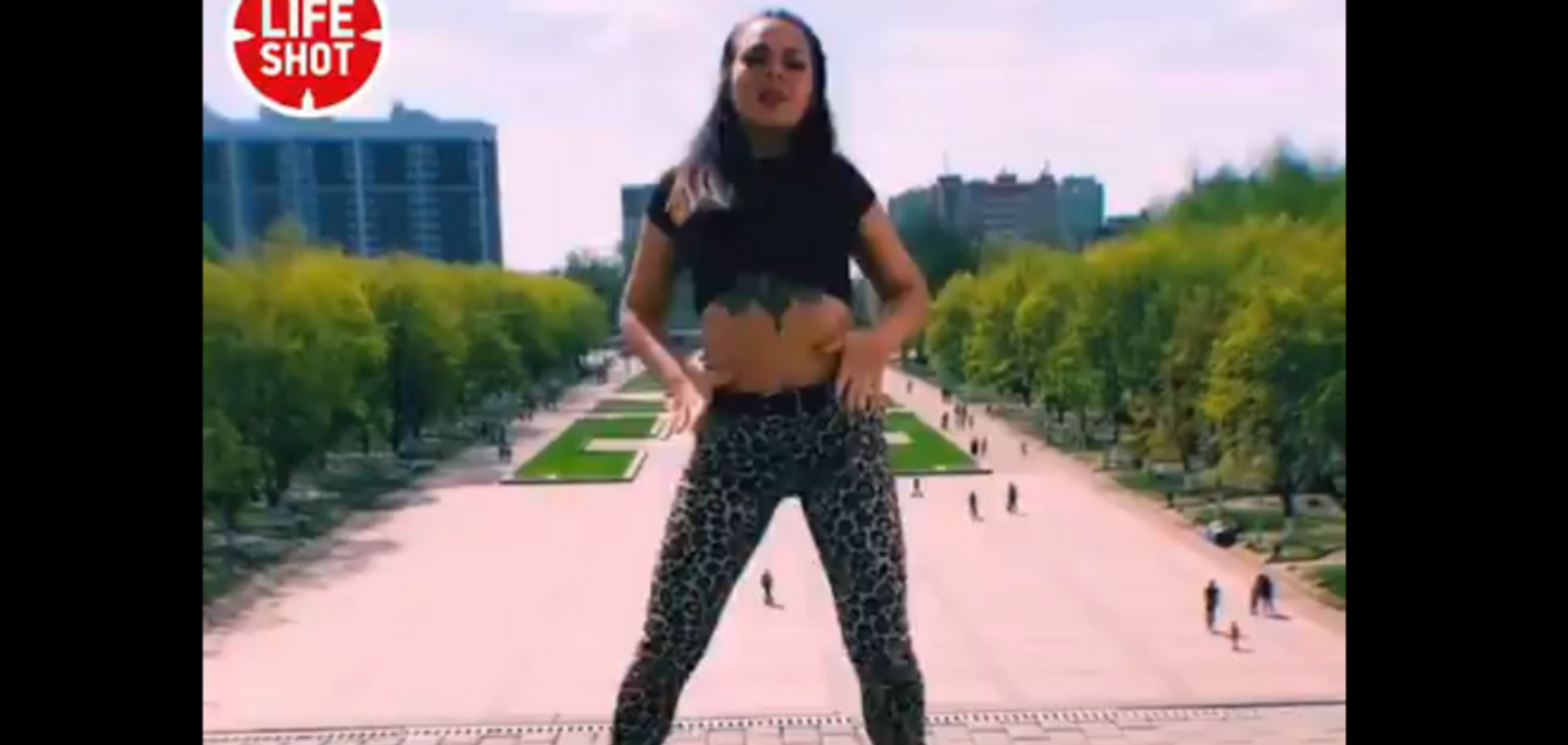 'Мутанти серед нас!' Росіянка влаштувала танці на пам'ятнику загиблим солдатам: відео