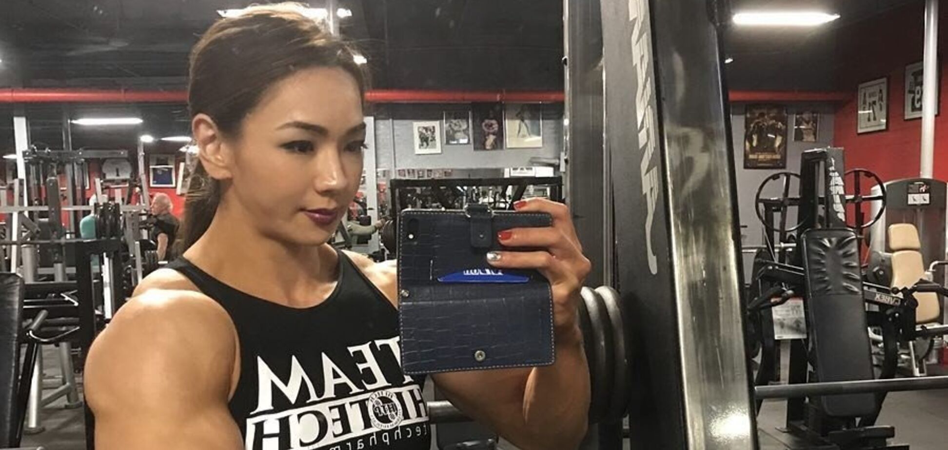 Південнокорейська 'Барбі' екстремально змінила зовнішність і перетворилася на купу м'язів