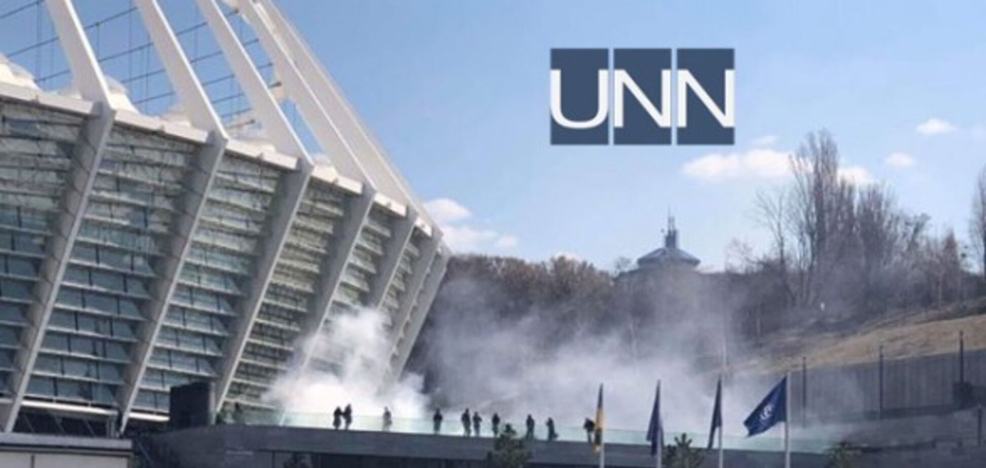 В Киеве над НСК 'Олимпийский' поднялся столб дыма: первые фото