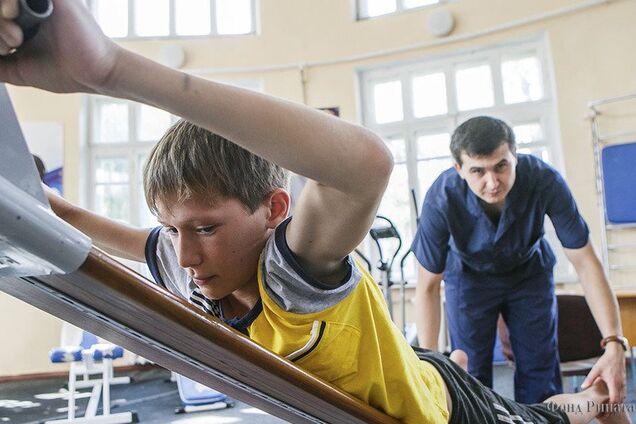 'Реабилитация раненых детей': Фонд Рината Ахметова принимает заявки