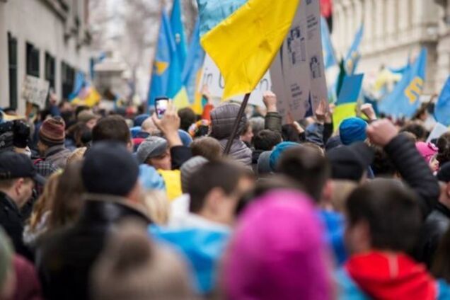 Українці хочуть халяви і видовищ, бажано на панятном язикє