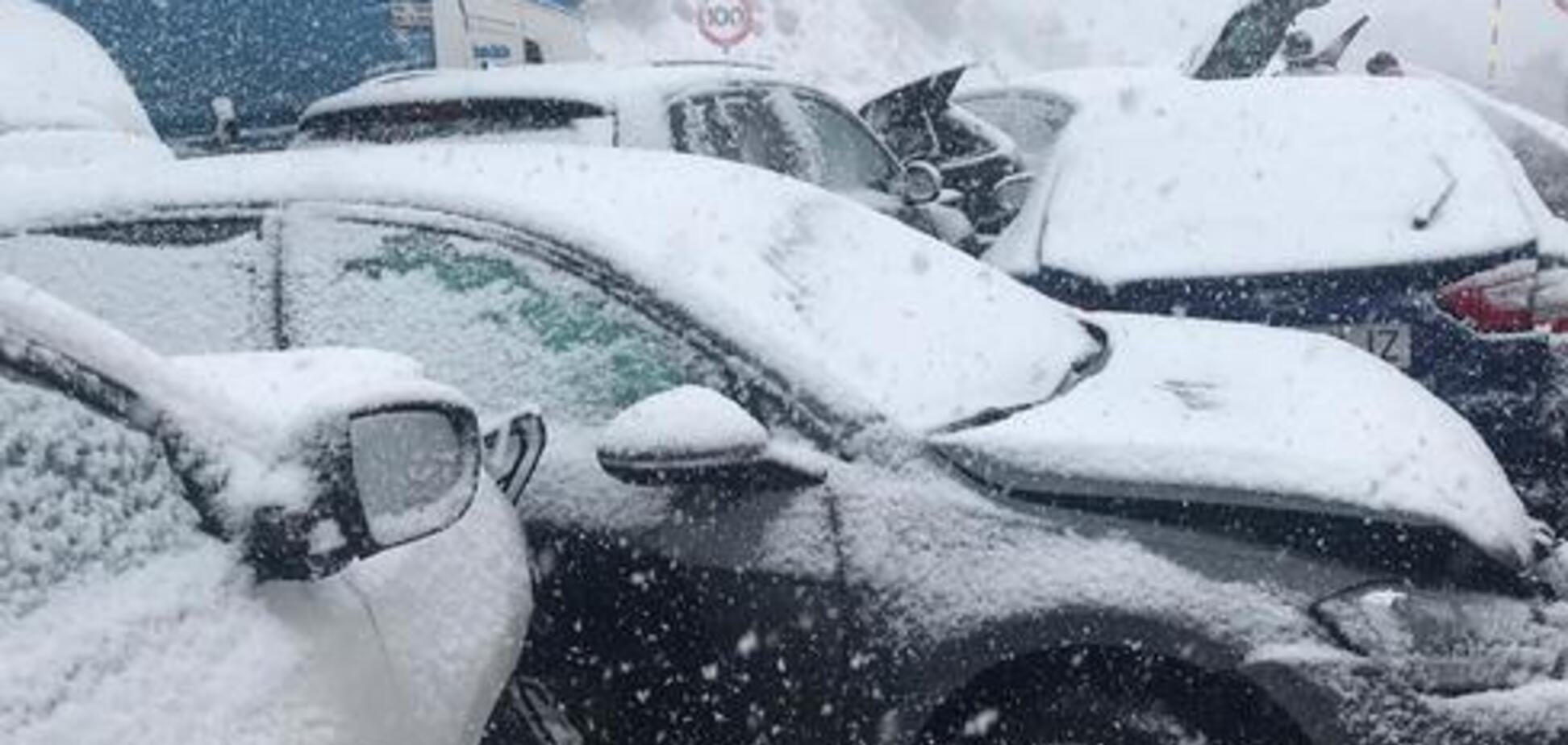 В Іспанії зіткнулися 50 автомобілів: десятки постраждалих. Відео