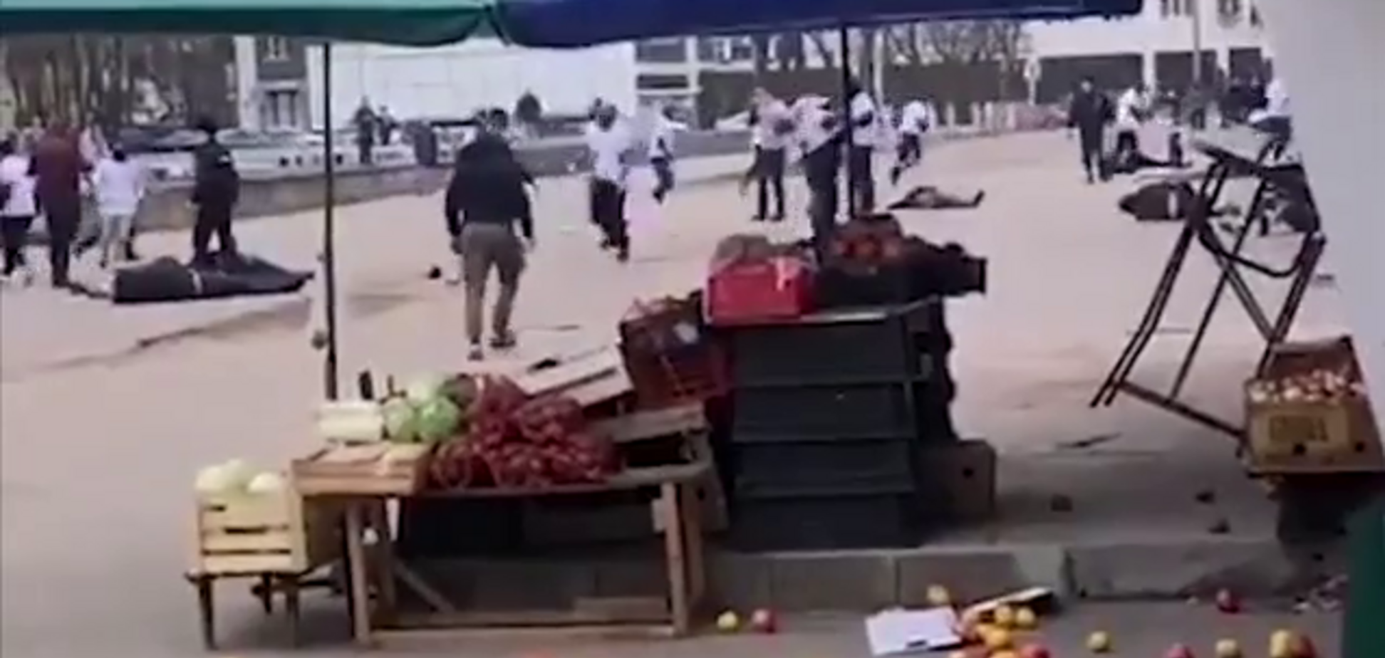 Ультрас в России учинили жесткую расправу над торговцами - опубликовано видео