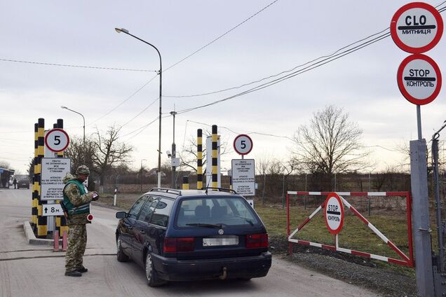 В Украину не пустили лидера союза венгров Румынии: скандал получил продолжение