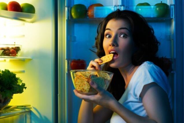 Еда, которая убивает: названы топ-3 опасных пищевых привычек
