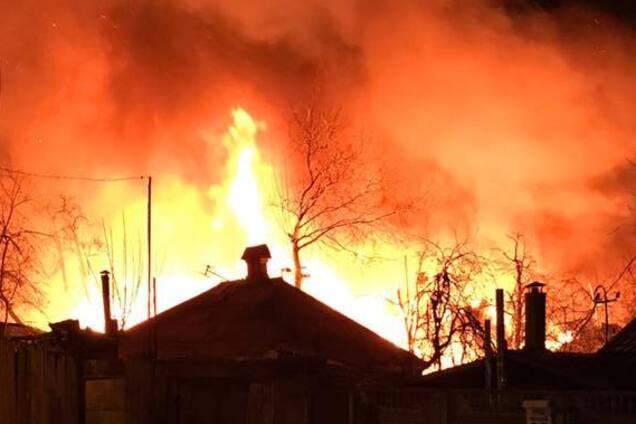 Горят дома и деревья: в Киеве прогремели множественные взрывы. Фото и видео