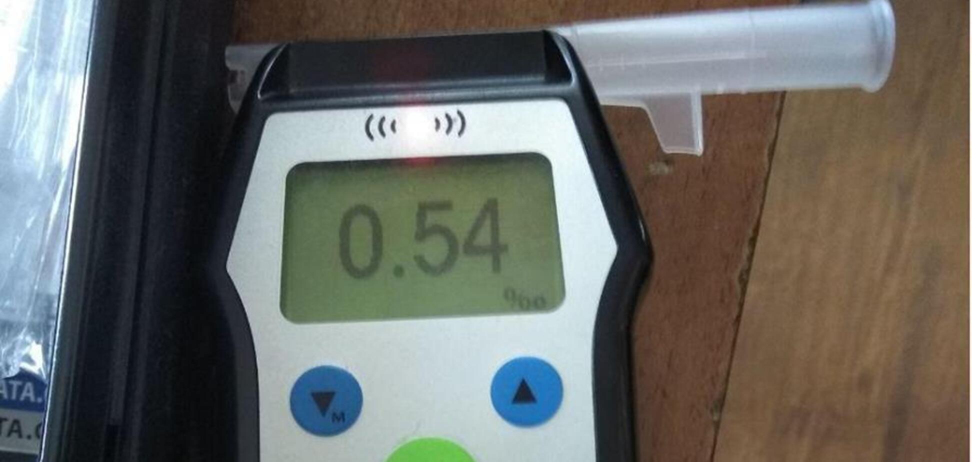 Под Киевом пассажиров возил пьяный водитель автобуса