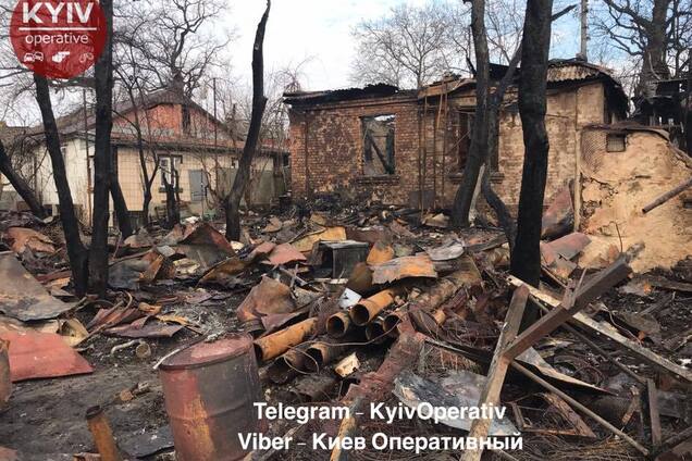 В Киеве произошел масштабный пожар: фото и видео последствий