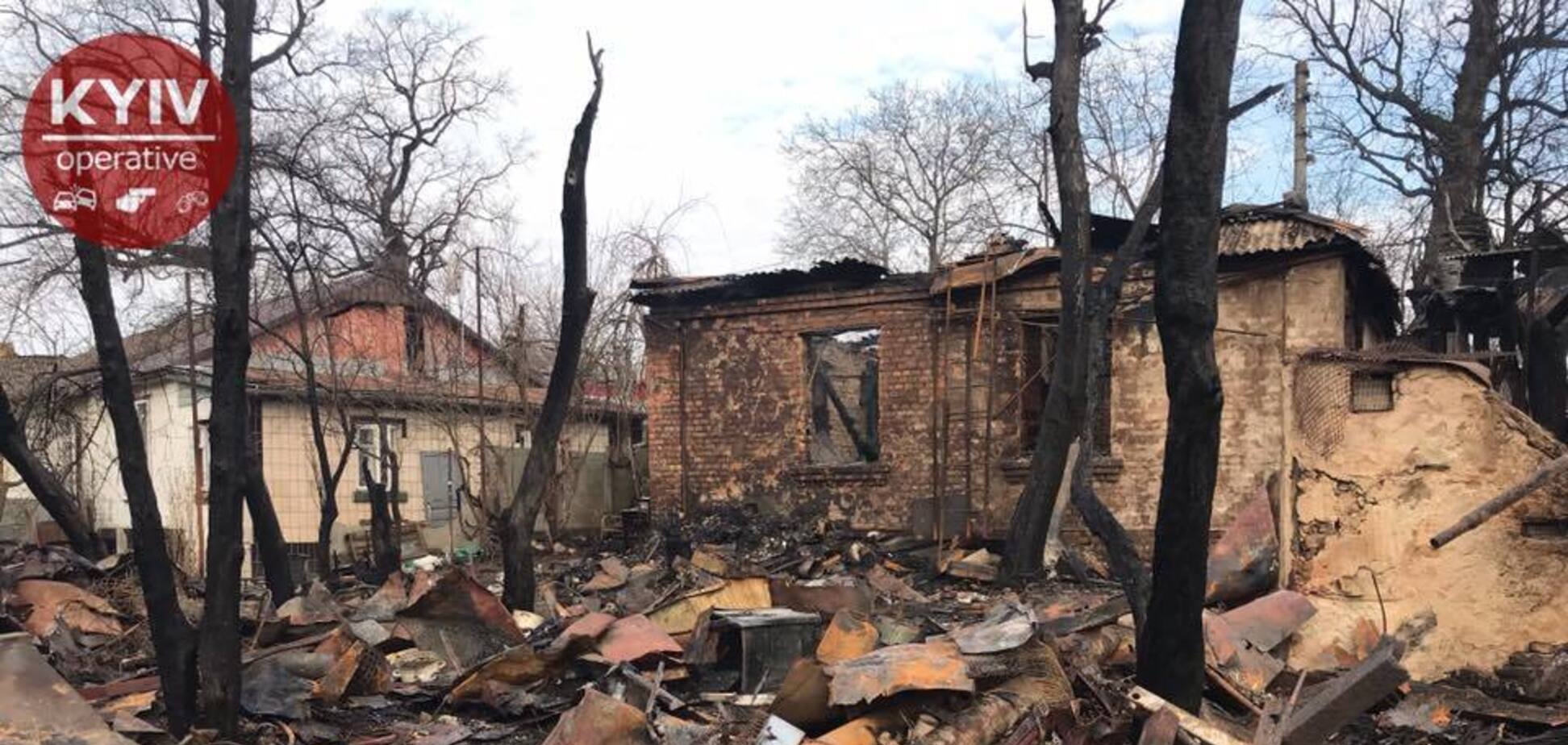 В Киеве произошел масштабный пожар: фото и видео последствий 