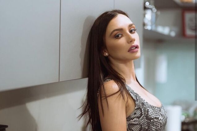 Популярная в РФ певица взбудоражила сеть фото в белье 