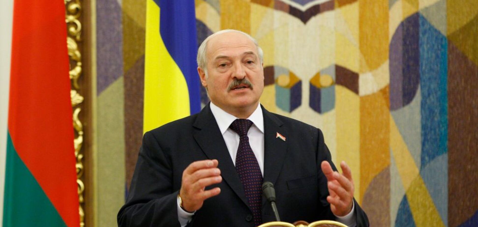 'Пусть меня простят украинцы...' Лукашенко высказался о Порошенко и Зеленском