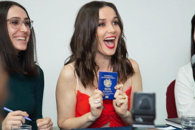 Попросившая гражданство в России Орейро получила паспорт в Армении