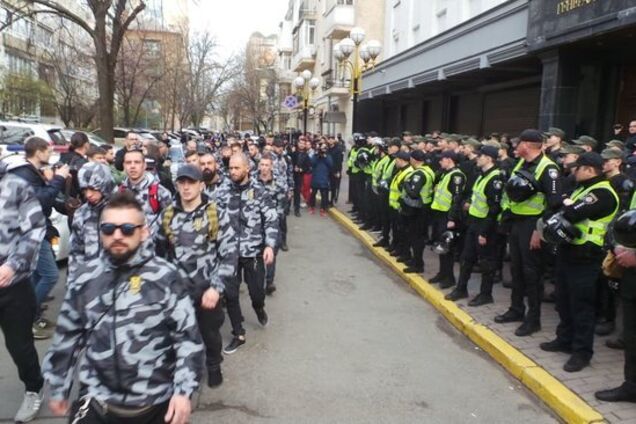 В центр Киева стянули силовиков, военных и медиков: движение частично ограничено