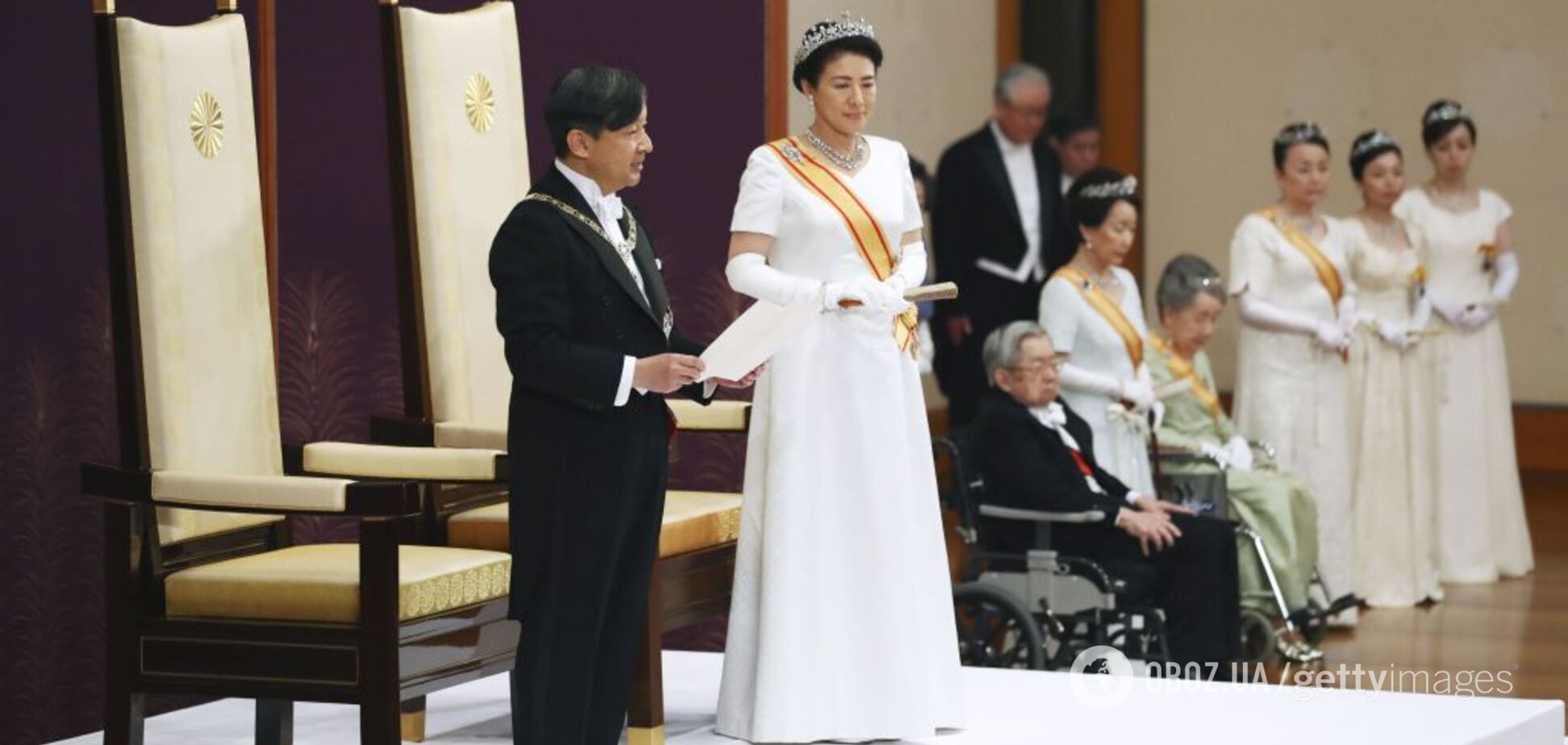В Японии на престол взошел новый император: фото церемонии