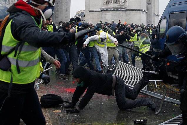 Протесты в Париже