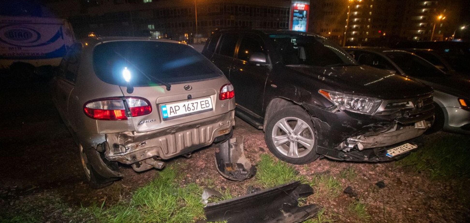 В Киеве пьяный водитель разгромил на куски семь авто. Фото