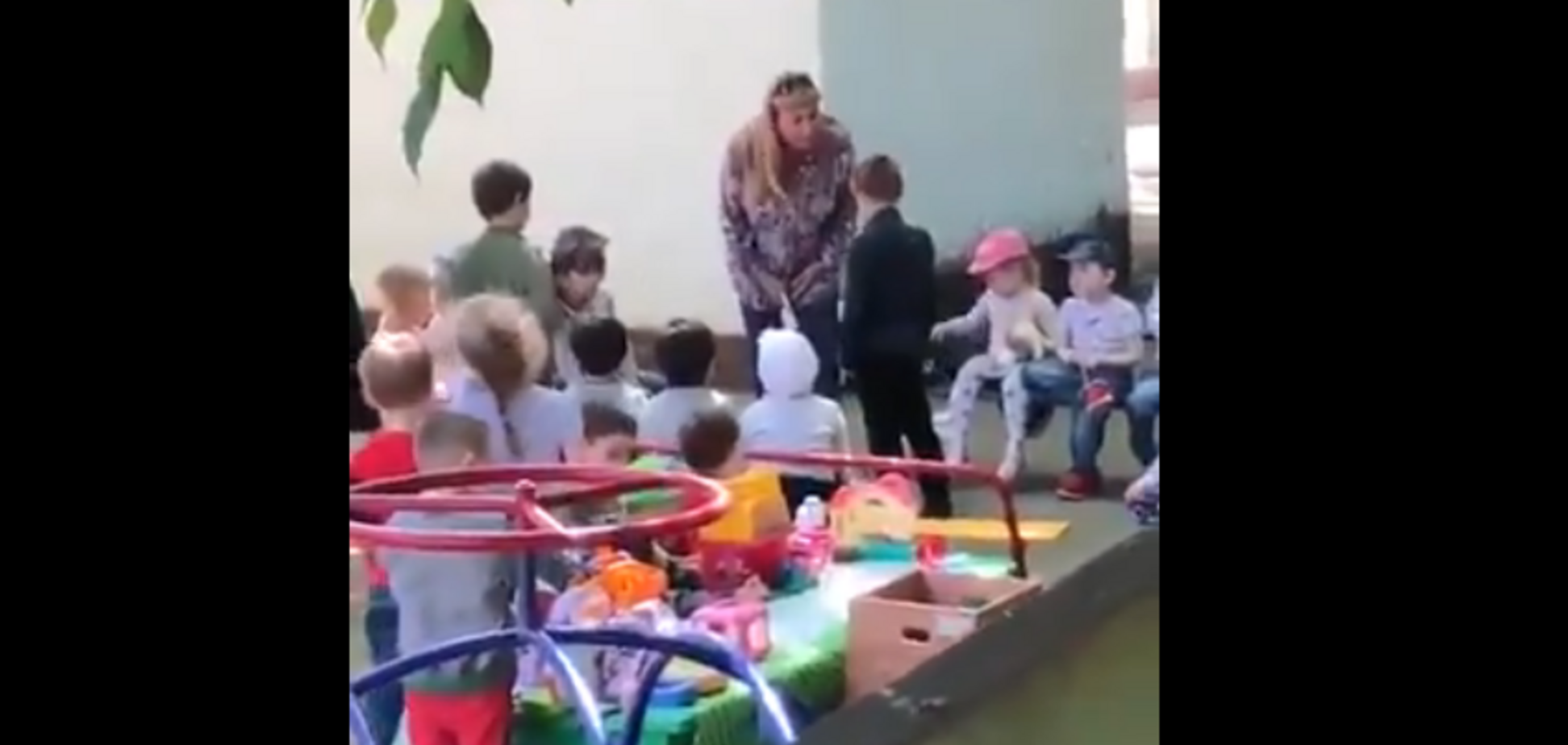 'Целуй землю, тварь!' Заведующая детским садом в России жестоко поиздевалась над ребенком