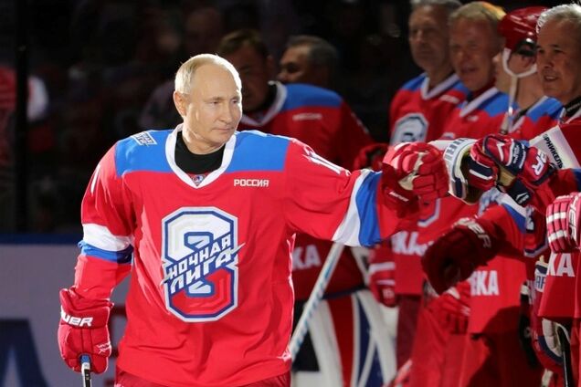 'Проорав носом': Путін зганьбився на хокеї, впавши на килим