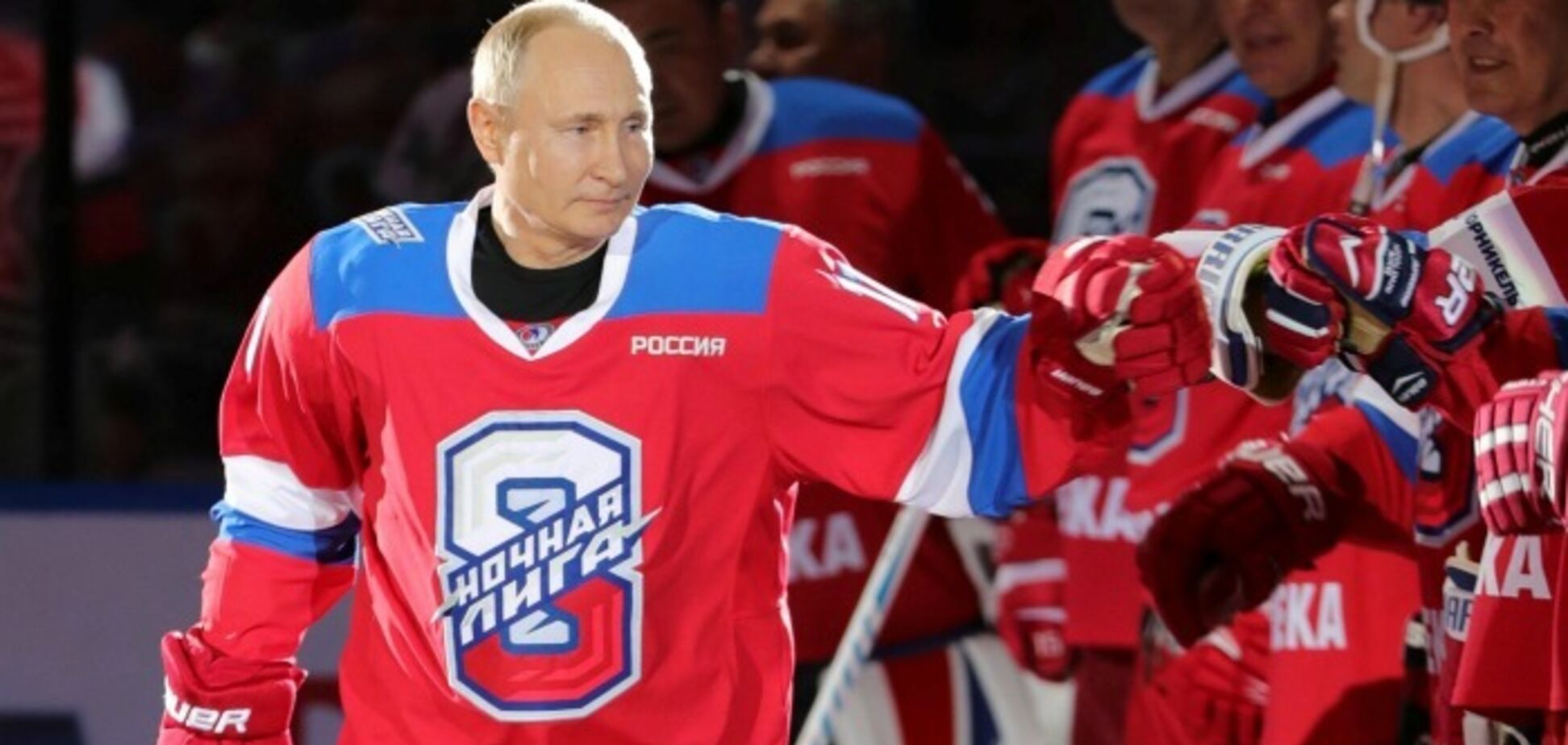 'Пропахал носом': Путин опозорился на хоккее, рухнув на ковер