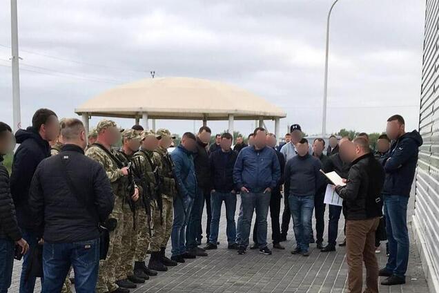 Украинцев вербовали для перевозки нелегальных мигрантов: раскрыта масштабная преступная схема