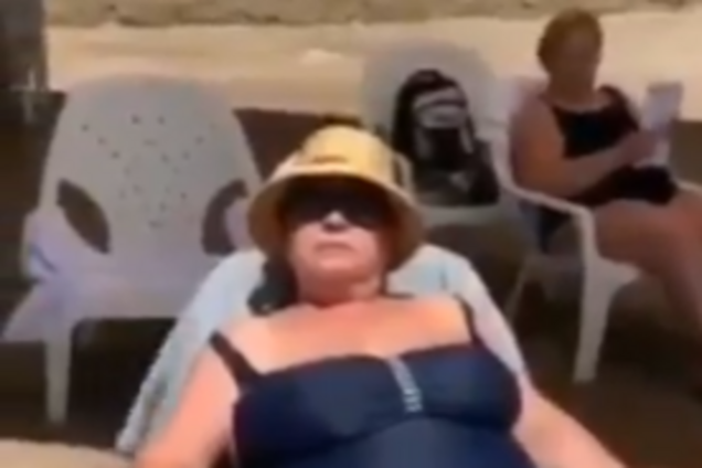 'Даже арабы стоят, стыдно за вас!' Наглые российские туристки опозорились в Израиле. Видео