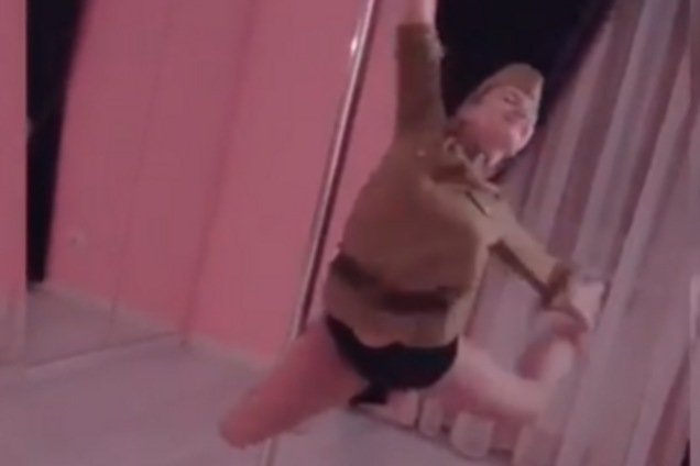 'Ваша д*па не потрібна!' Російська співачка оскандалилася витівкою у День Перемоги