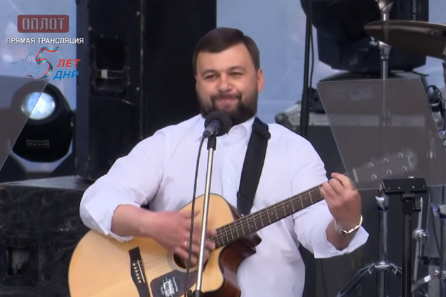 'Никому не дадим обижать!' Главарь 'ДНР' спел под гитару о верности России: видео