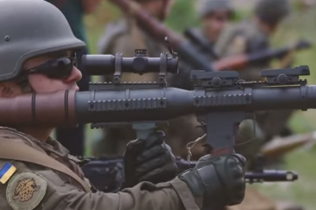 Б'є за 2 тис. метрів: ЗСУ показали найпотужнішу зброю зі США у дії