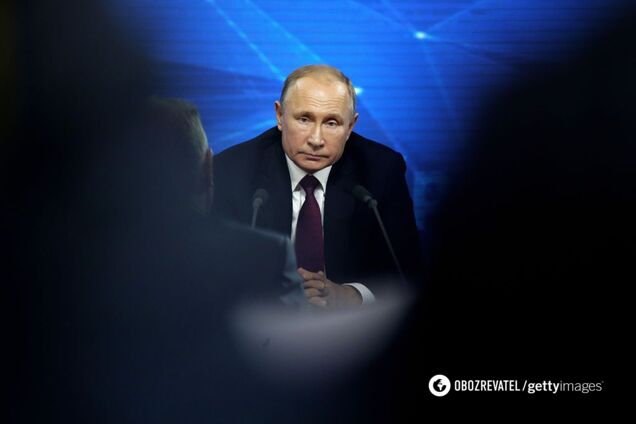 Россией правит незаконный президент