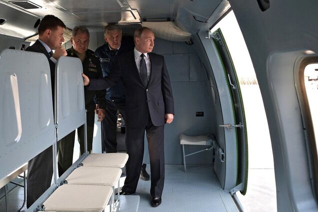 'Перефарбовують старі літаки': 'інспекція' Путіним військової техніки розлютила росіян