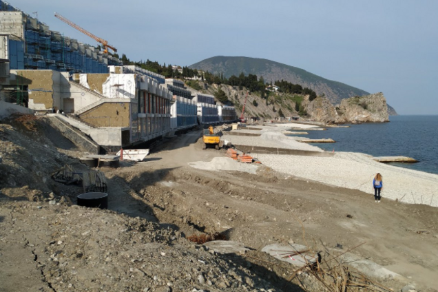 'Мост не поможет': Крыму предрекли провал с курортным сезоном