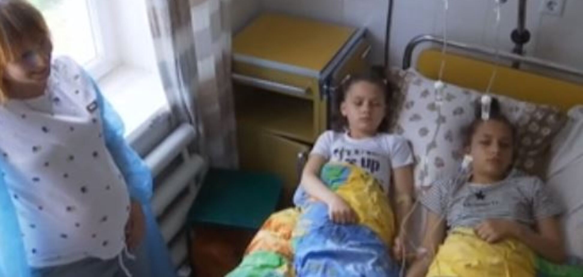 Падали в обморок: в житомирской школе десятки детей отравили неизвестным веществом 