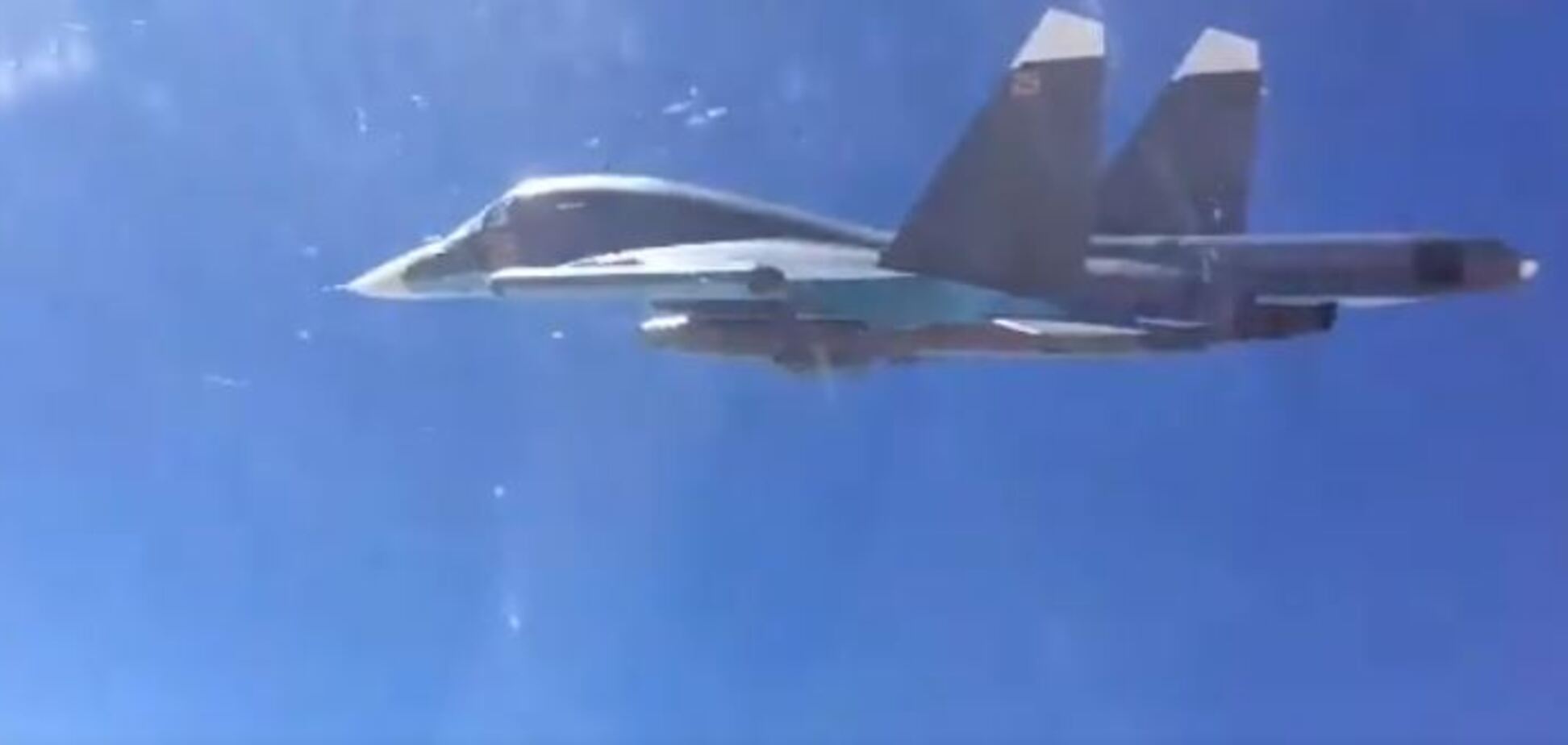 Пробиває 20 м ґрунту: скидання найпотужнішої бомби Су-34 Росії потрапило на відео