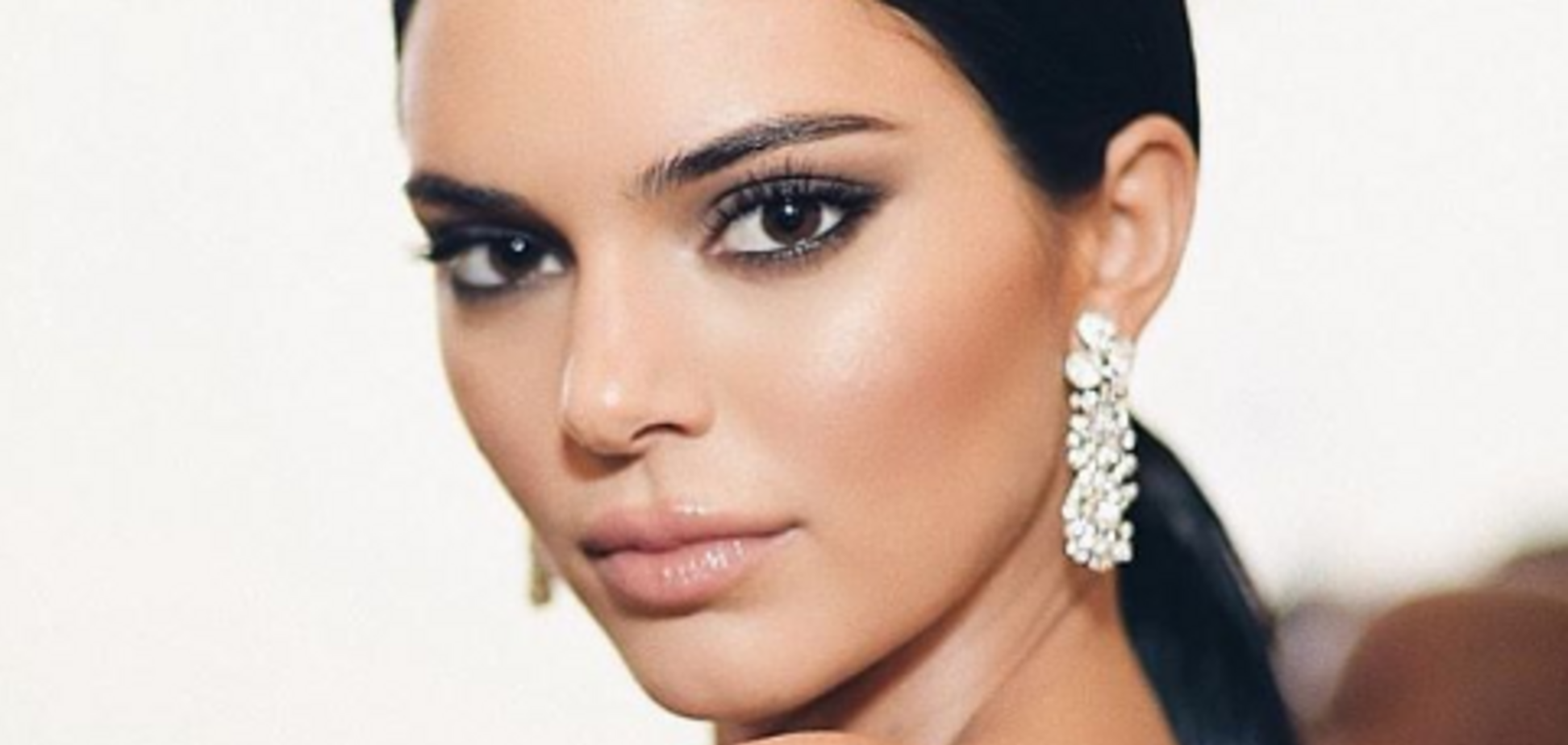 Кардаш`ян-молодша здивувала мережу еротичним фото