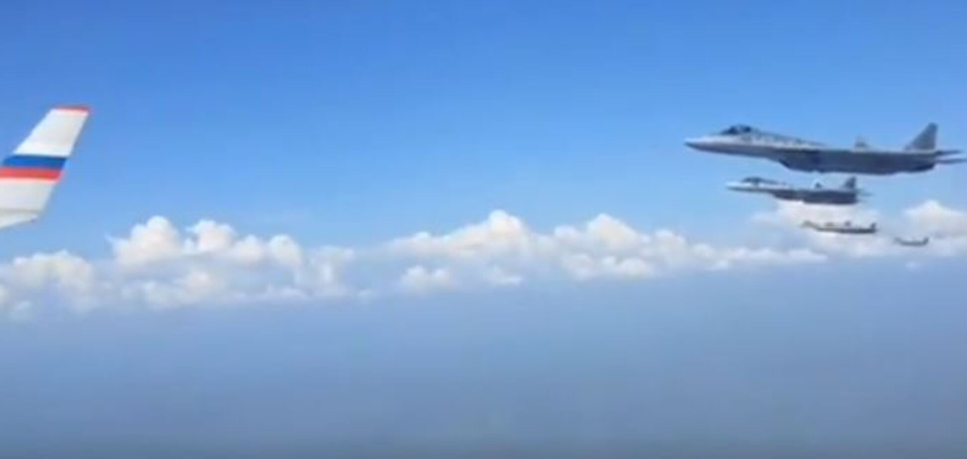 Су-57 оточили літак Путіна: з'явилося відео з 'борту номер один'