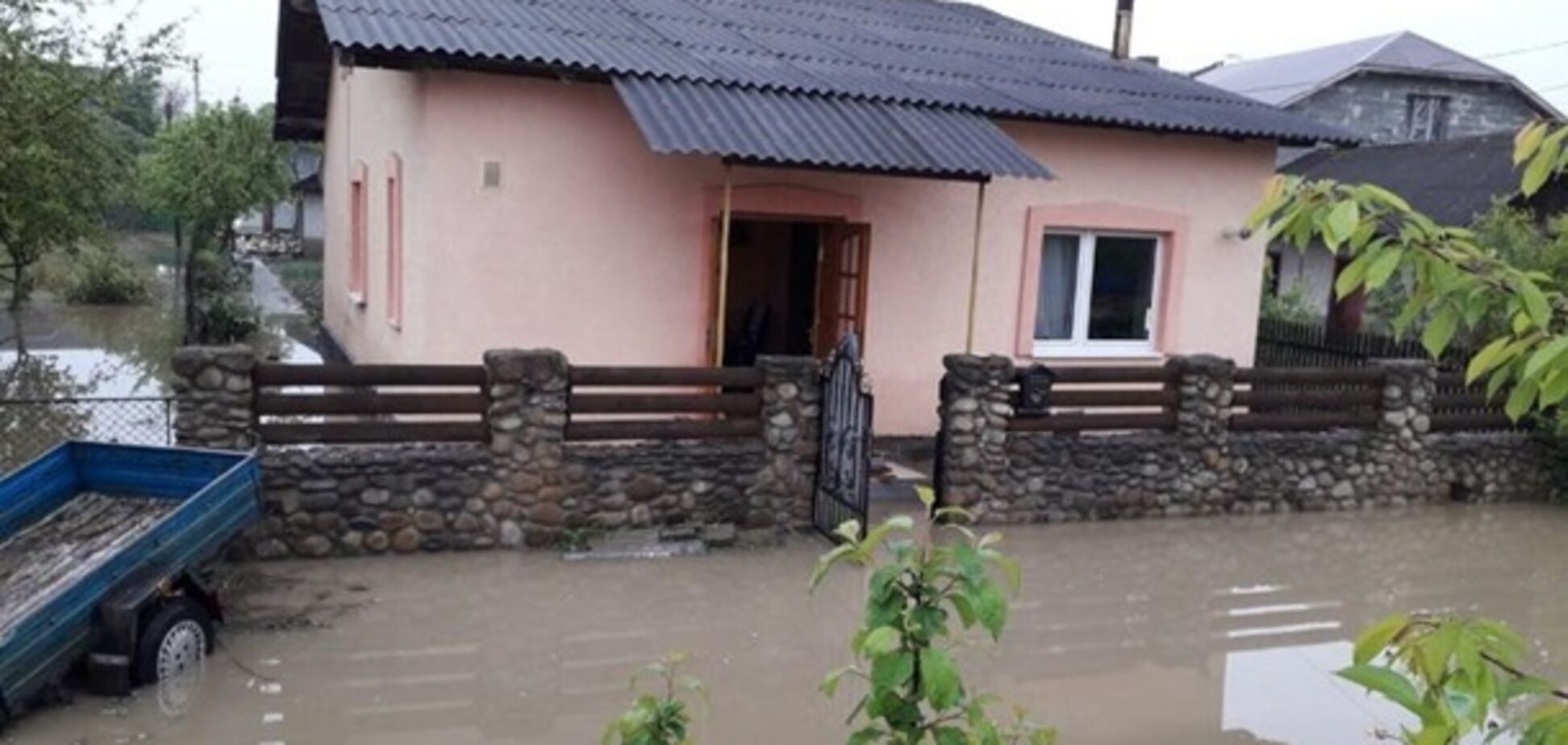 До 100 см води: під Івано-Франківськом затопило більше 300 будинків