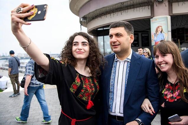 Был похудевший Гройсман, Ляшко и звезды: в Киеве устроили показ вышиванок