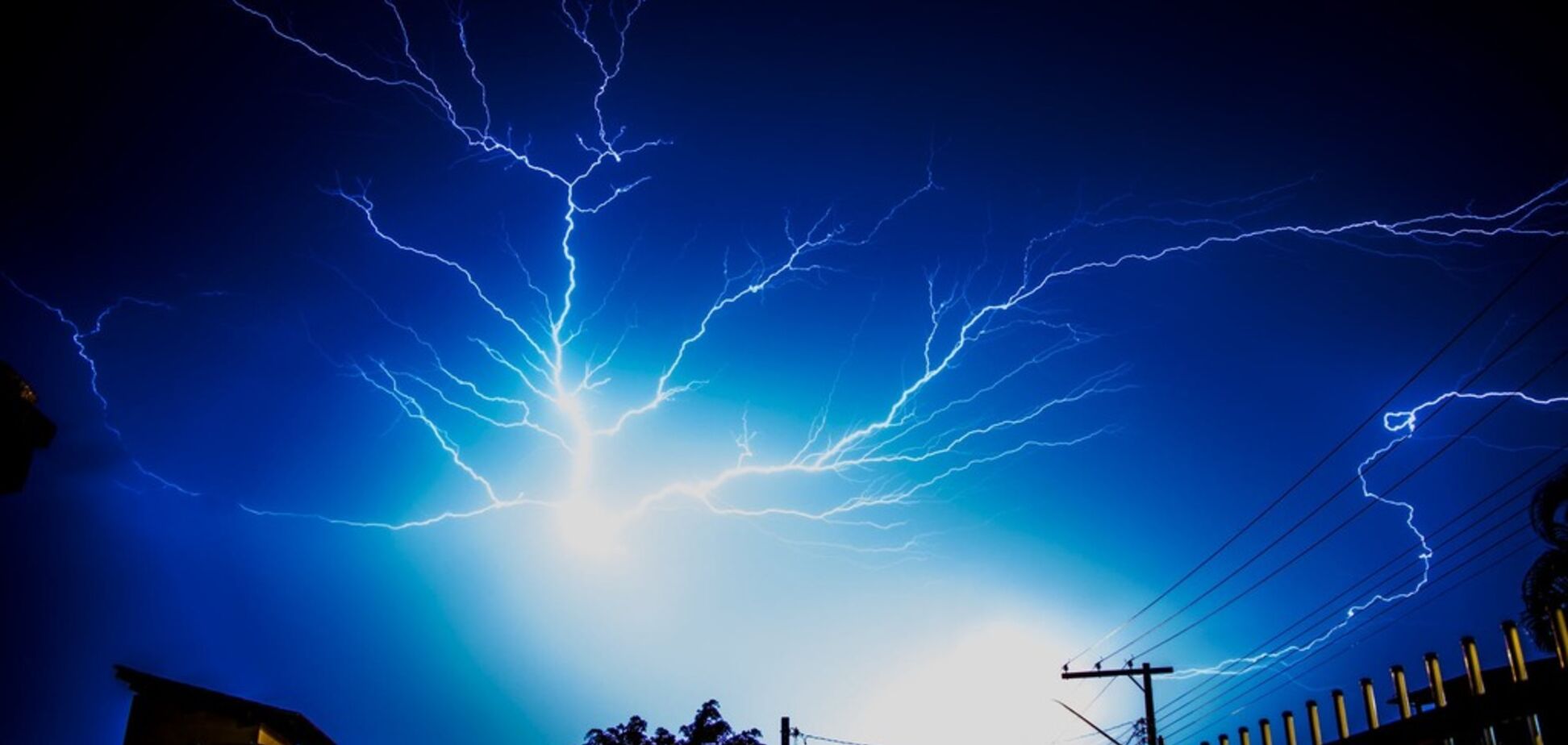 По Украине пронесся опасный торнадо: синоптик предупредила о резком ухудшении погоды