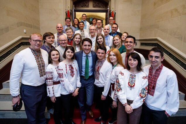 Україну привітали з Днем вишиванки у всіх країнах світу: яскраві фото