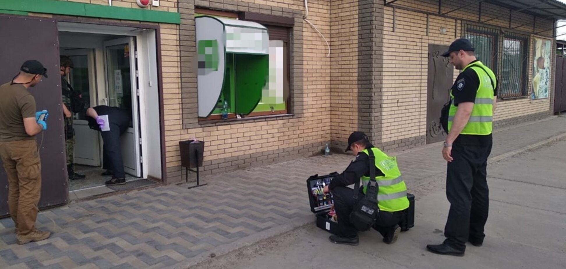 Вибух в банку на Луганщині