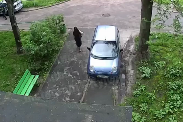 Женщина в черном стала кошмаром школьников