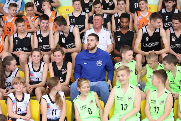 Тронут количеством детских команд в Черкассах – украинская звезда НБА Михайлюк