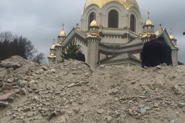 'Дико! Варвары!' На Львовщине местные жители уничтожили древнюю роспись храма 