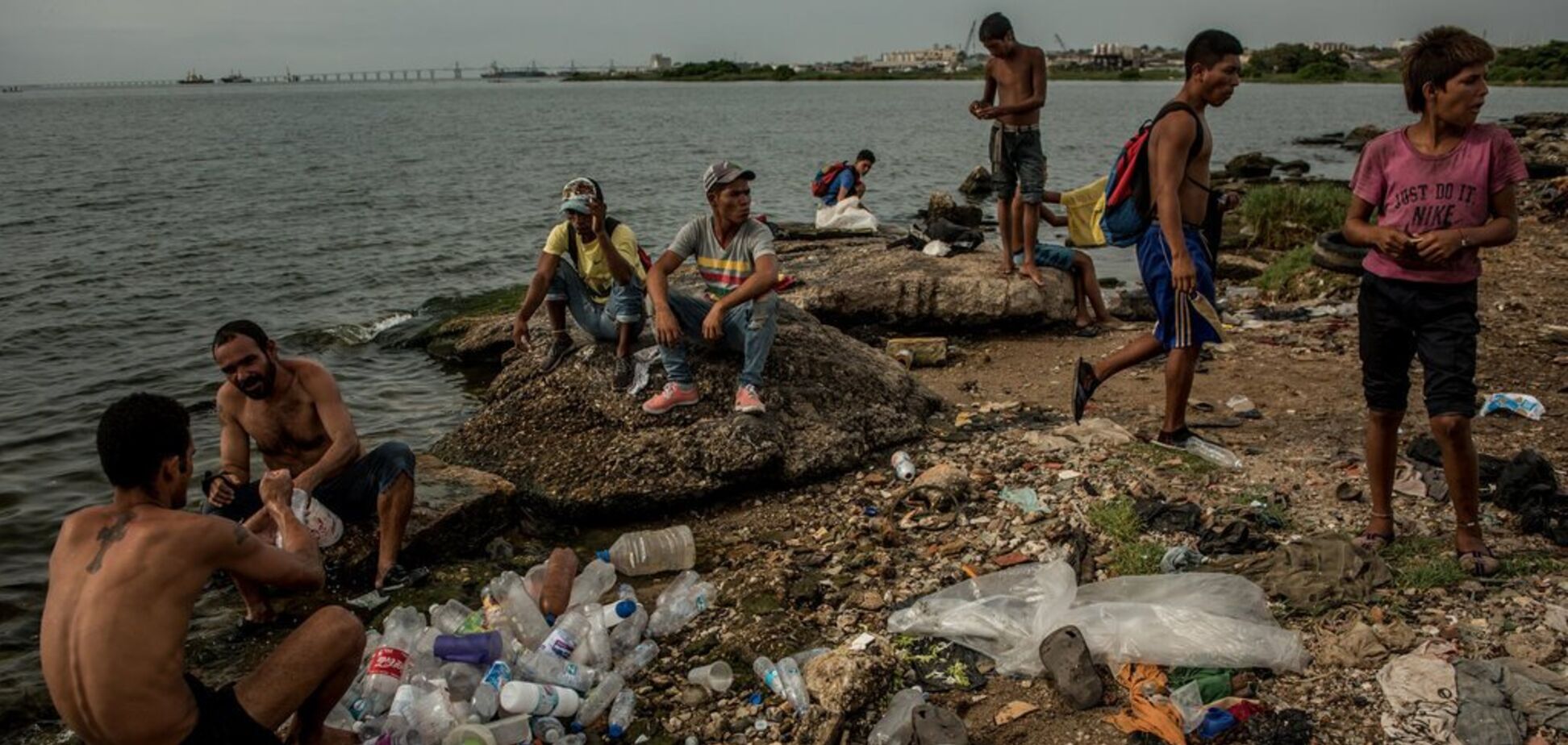 'Поставили страну на колени!' Экономисты объяснили крах Венесуэлы