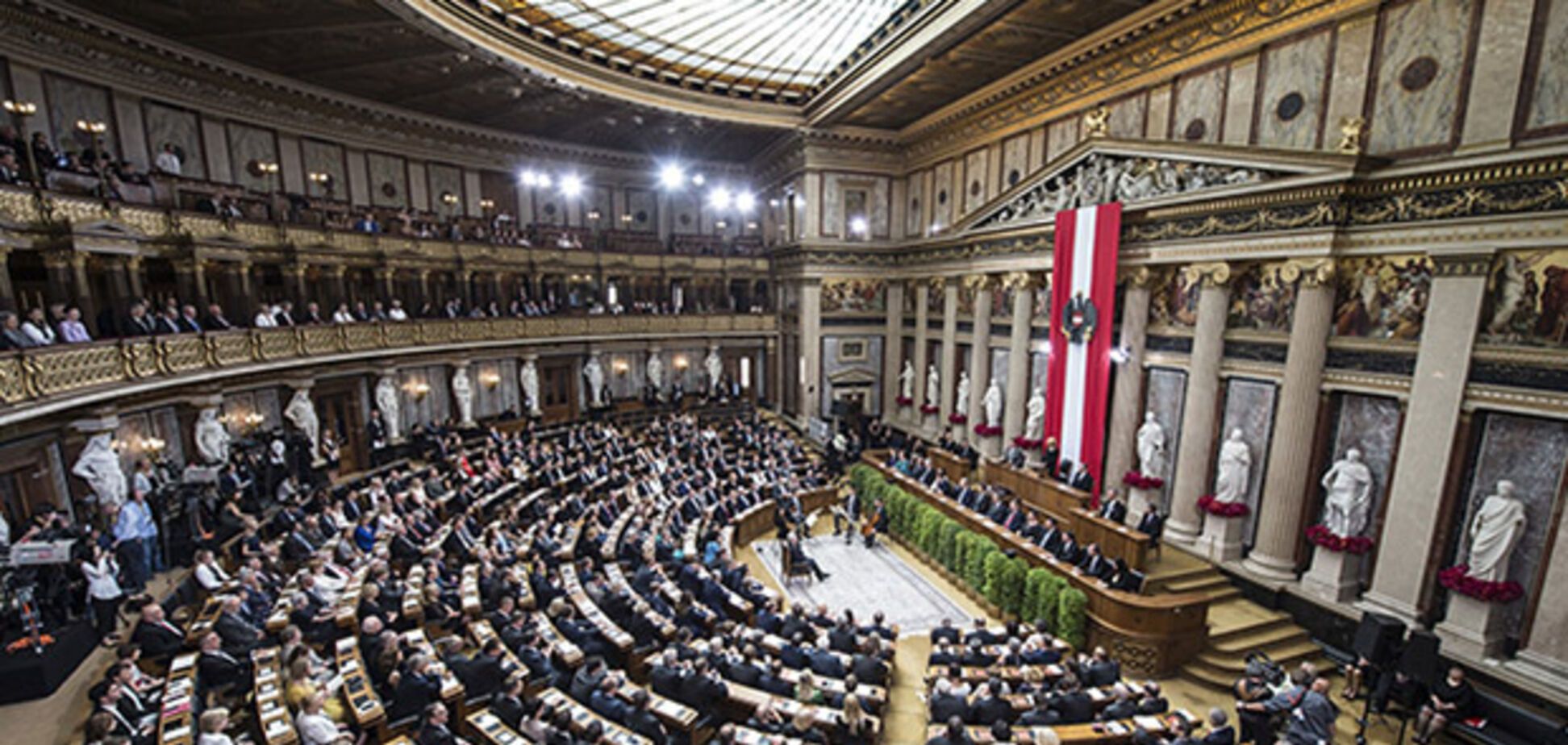 В Австрии распустят парламент из-за скандала с Россией