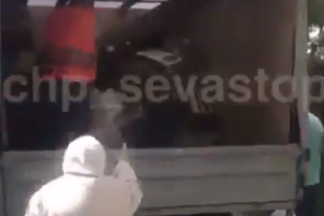 'С*ка, отдай мои яблоки!' В Крыму устроили 'облаву' на уличных торговцев