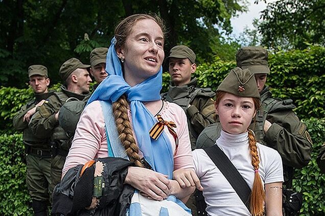 Россия кинула: в Украину депортируют известную любительницу 'георгиевских' лент